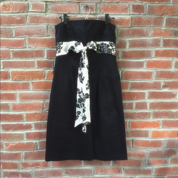 Ruth Dresses & Skirts - Black Strapless Dress with Ribbon Detail