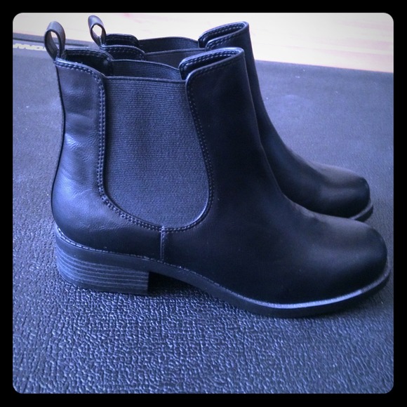 ✨SALE✨Short black booties