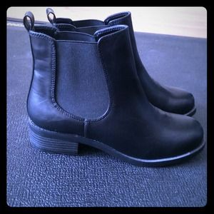 ✨SALE✨Short black booties