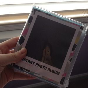 Instant photo album