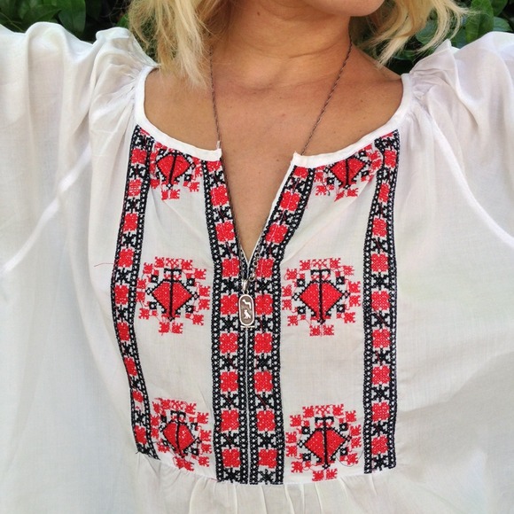 Embroidered Bohemian blouse - Picture 2 of 4