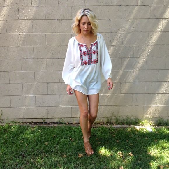 Embroidered Bohemian blouse - Picture 3 of 4