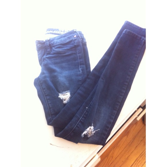 Bullhead Distressed Jeans