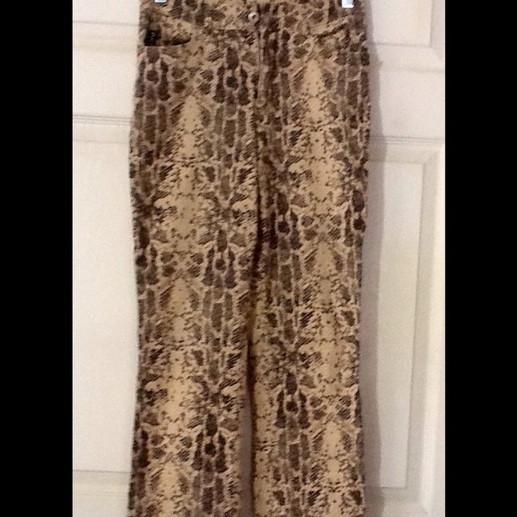 Guess Snake Skin printed Jeans. - Picture 1 of 2