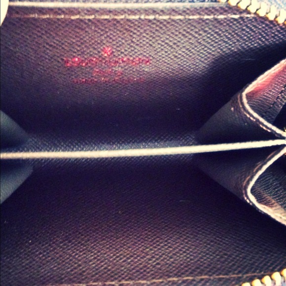 SOLD!!!   LV coin purse - Picture 2 of 4