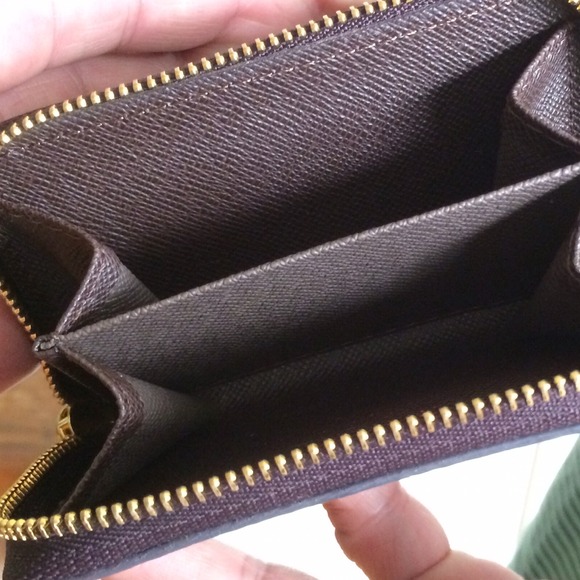 SOLD!!!   LV coin purse - Picture 4 of 4