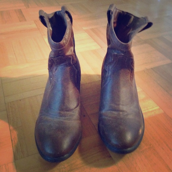 Cowgirl brown boots