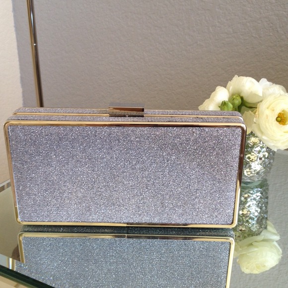 👉Silver box clutch 👛