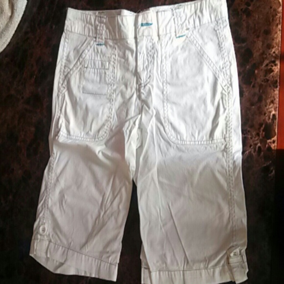 Maurices White Capris