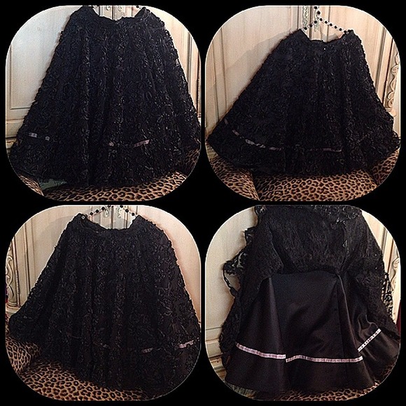 Exquisite black lace and ribbon flowerette skirt - Picture 4 of 4