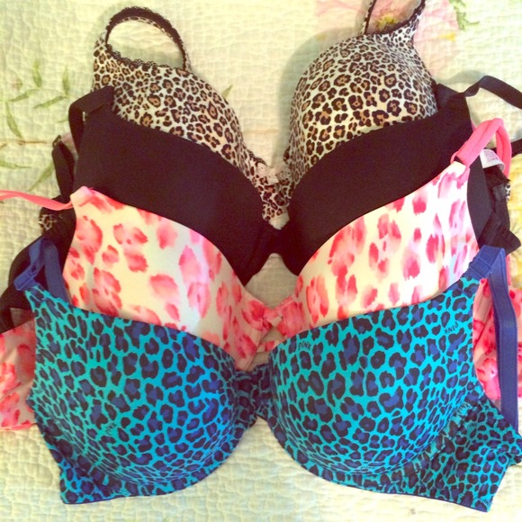 🚫HOLD🚫 4 VICTORIA'S SECRET BRAS 32DD