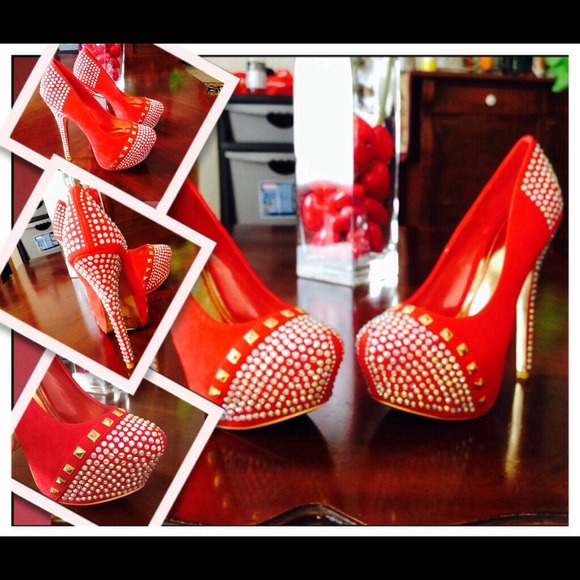 Beautiful red heels 🌹NEW WITH BOX🌹