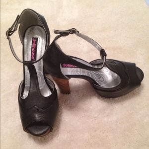 👀Vintage Style T-Strap Sandals👀