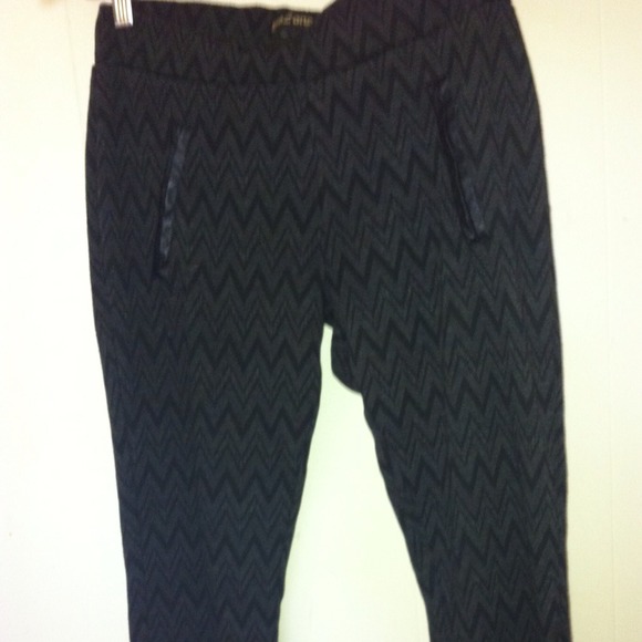 Like an Angel Modern Booty Pants - Picture 3 of 4