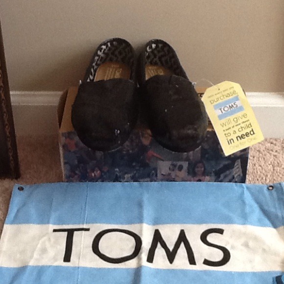 *****Brand new Toms size 5.5****