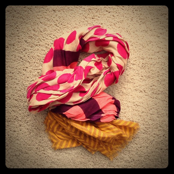 🚫SOLD🚫 LOFT Scarf
