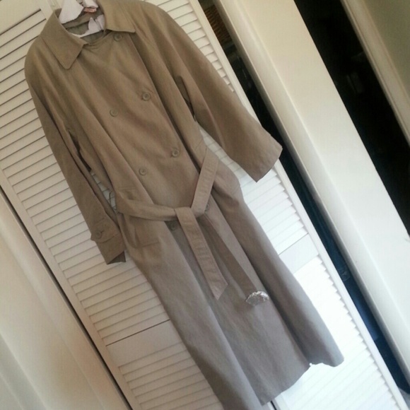 WOMAN LONDON FOG TRENCH