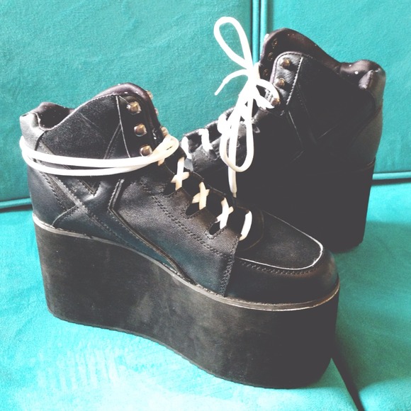 Black YRU Qozmo high tops