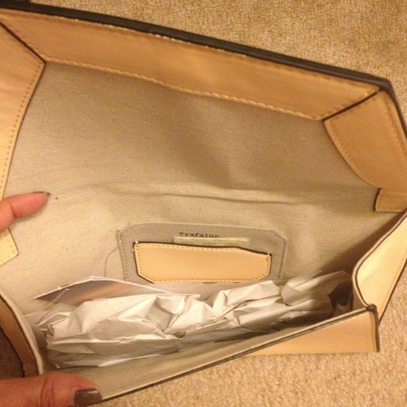 🚫🚫🚫🚫🚫SOLD Zara basic clutch🚫🚫🚫🚫🚫! - Picture 3 of 4