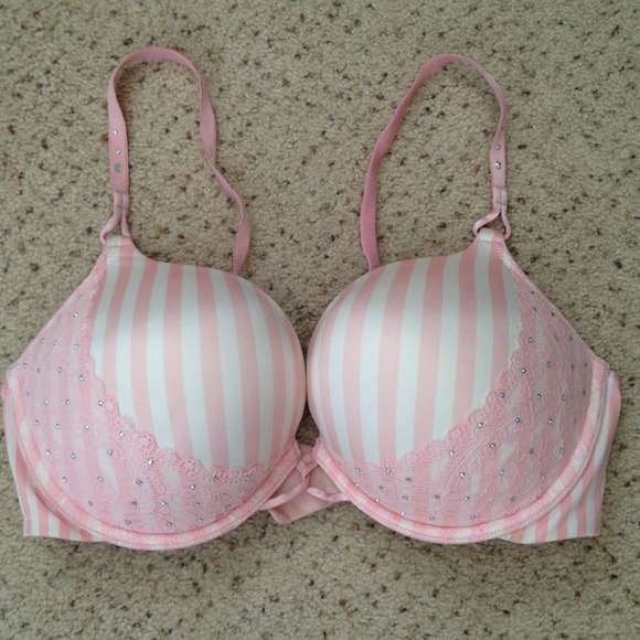 SOLDVictoria's Secret 38C