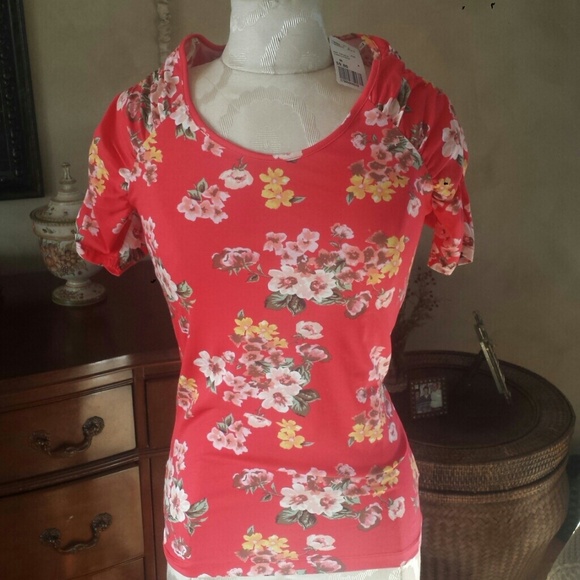 NWT Floral Top with ruched sleeves