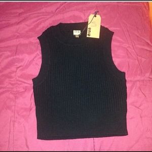 Mock neck crop