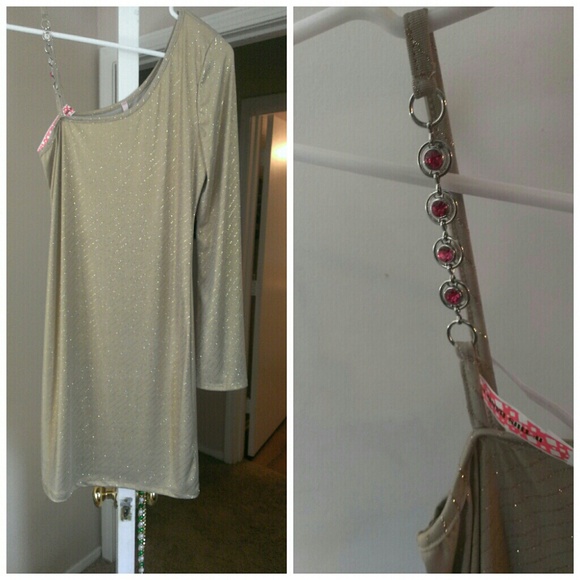GREAT GLAM 1 SLEEVED GOLD DRESS W/ BEADED SHOULDER