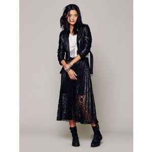 Free People Pleated Pretty Lace Skirt Size 0