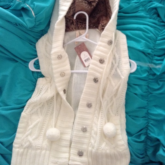 Creme sleeveless knit