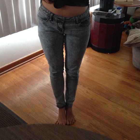 SOLD Size 26 light gray blue acid wash jeans - Picture 2 of 2