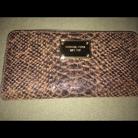 Michael Kors Authentic Wallet REDUCED