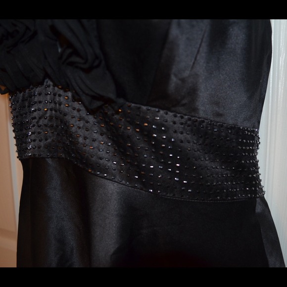 ELEGANT BLACK DRESS - Picture 4 of 4