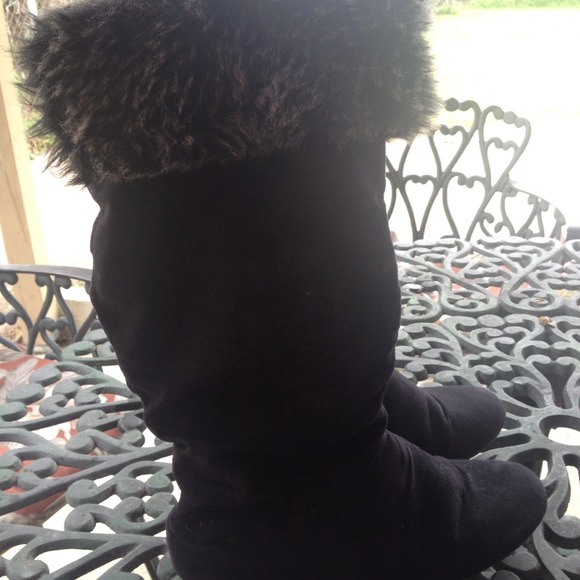 Black w/top furr boots