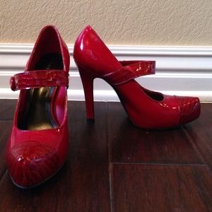 Gianni Bini sz 6.5 red patent Mary Jane heels