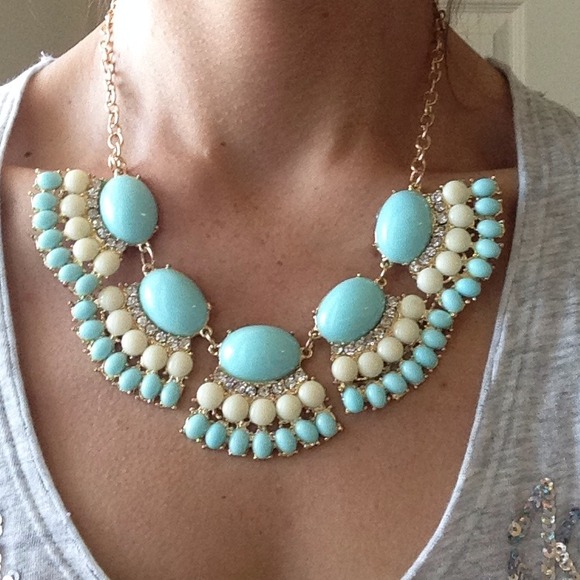 Sky baby blue crystal fan statement necklace - Picture 4 of 4