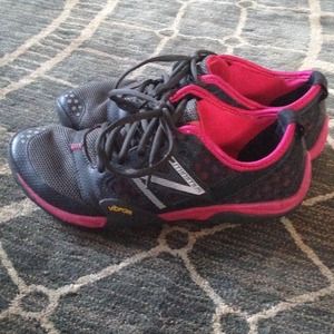 New balance minimums vibram running shoe