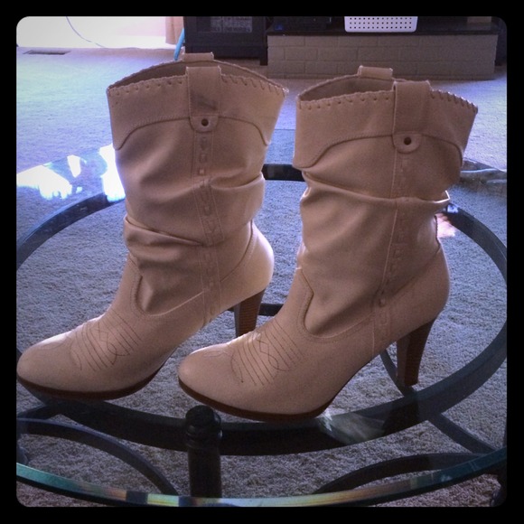 White/cream leather boots
