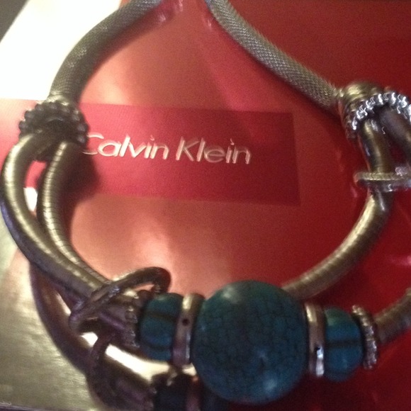 Beautiful Silver tone and turquoise necklace.