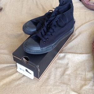All black chuck Taylor's