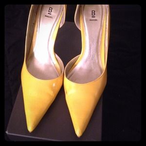 Yellow pointy shoes