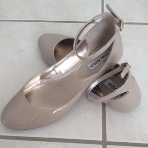 Steve Madden tan flats
