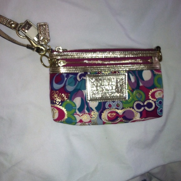Coach Poppy Pop C large wristlet 43952