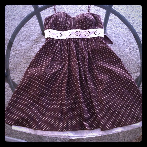 Brown/white polka dotted dress.
