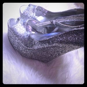 Silver wedges