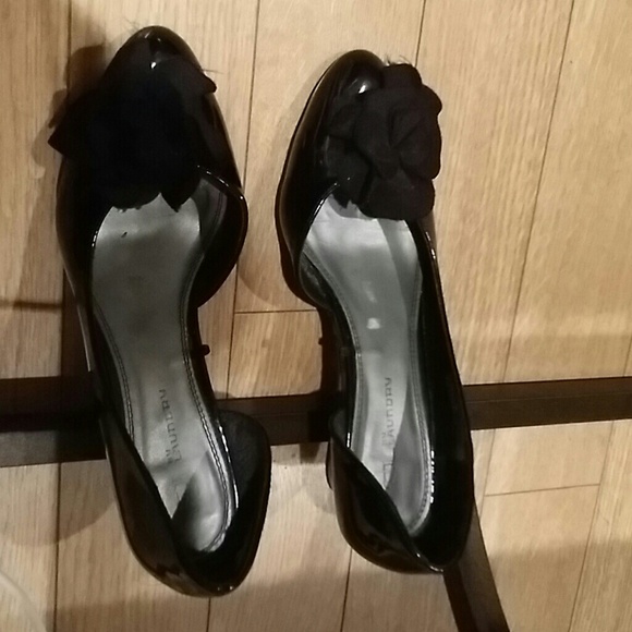 Black low wedge casual shoes