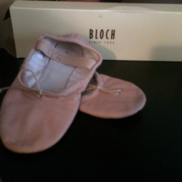 Children's Bloch ballet shoes - like new