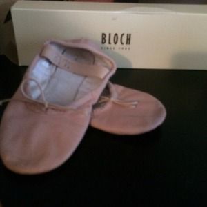 Children's Bloch ballet shoes - like new