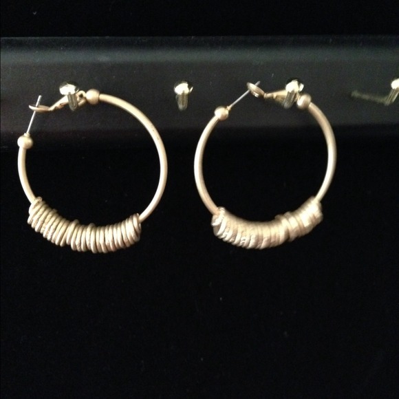 ✨✨SOLD✨✨lia sophia hoop earrings