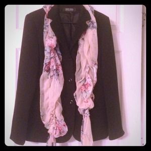 ✨CUTE✨ Black Blazer