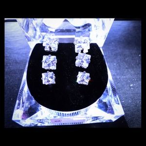 Square cubic zirconia stud earrings